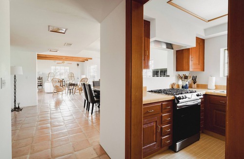 Pinnacle Peak Maison | Encanto Saguaro: Chic Adobe Home on Private Land