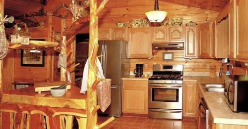 Newport Maison | Enchanted Cottage - 1 Bedrooms, 1 Baths, Sleeps 2 cabin