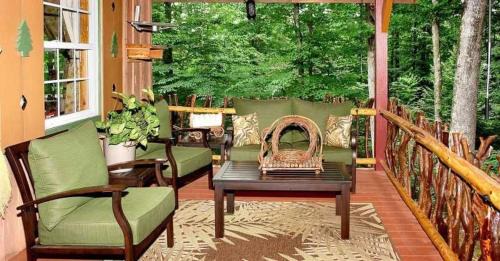 Newport Maison | Enchanted Cottage - 1 Bedrooms, 1 Baths, Sleeps 2 cabin