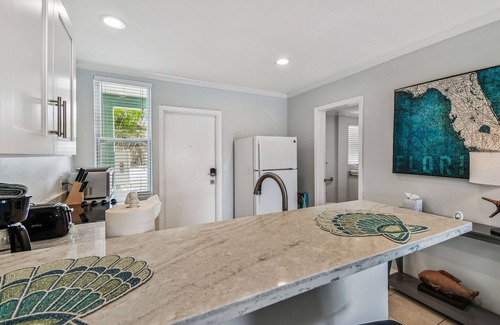Bay Esplanade Appartement | Enchanted Inn Suite #3 w/ View of the Intra-costal water-way Pool, Fishing Dock,