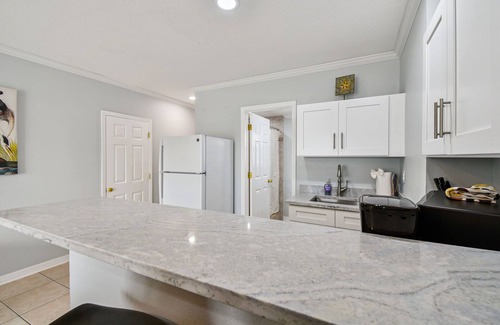 Bay Esplanade Appartement | Enchanted Inn Suite #2 w/ View of the Intra-costal water-way Pool, Fishing Dock,