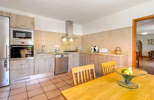 Santa Eulalia del Rio Villa | Villa enchanteresse "Casa Es Pins" avec piscine, terrasse, climatisation et Wi-Fi