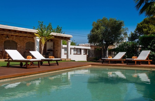 Santa Eulalia del Rio Villa | Villa enchanteresse "Casa Es Pins" avec piscine, terrasse, climatisation et Wi-Fi