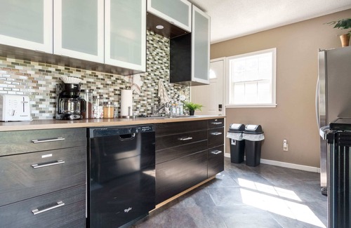 Omaha Maison | Enchanting 3BR Cottage, Close to Downtown!