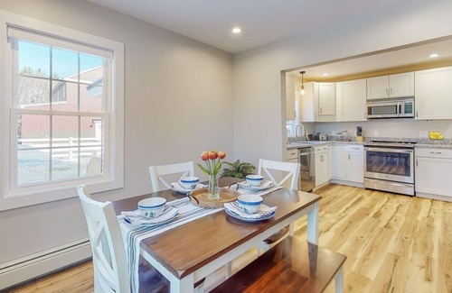 Gorham Maison | Enchanting 3BR Farmhouse Retreat Nature Getaway