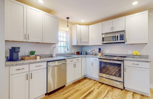 Gorham Maison | Enchanting 3BR Farmhouse Retreat Nature Getaway