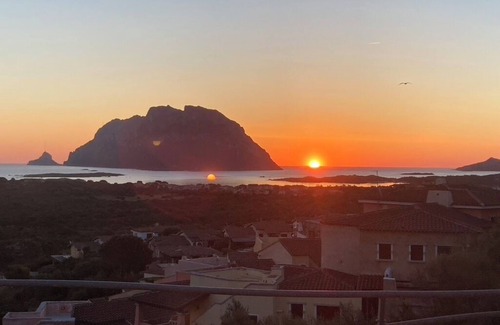 Porto San Paolo Appartement | Casa Bouganvillea - CHARMANTE MAISON PANORAMIQUE FRAÎCHE SUR TAVOLARA
