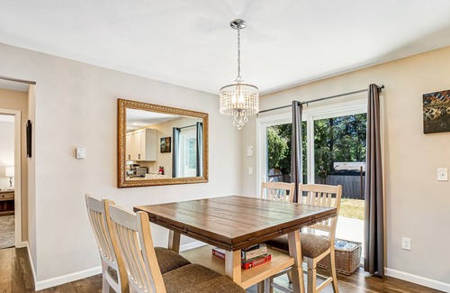Warrenton Maison | Enchanting dog-friendly with hot tub, lake nearby, fast WiFi, & washer/dryer