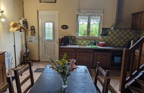 Saint-Ouen-les-Parey Cottage | Maison de charme près de Neufchâteau avec jardin, terrasse et jeux extérieurs