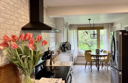 Oreland Maison | ❤️Enchanting Garden home, Cozy yet spacious