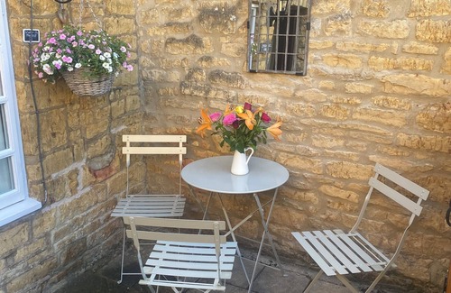 Bourton Cottage | Enchanteur Classé Grade II, poêle à bois, propre parking, centre ville mais endroit isolé