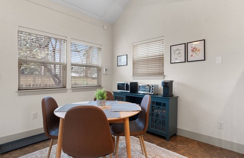 Capitol Hill Maison | Enchanting Grapevine Alley
