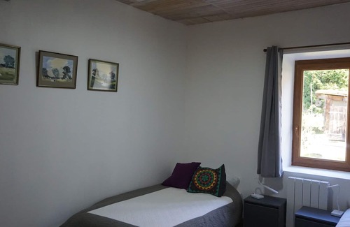 Castelnau-Durban Maison | enchanting hamlet house, riverside garden and a terrace.