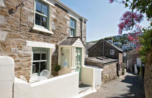 Polruan Maison | Enchanting Harbourside Cottage with Panoramic Views