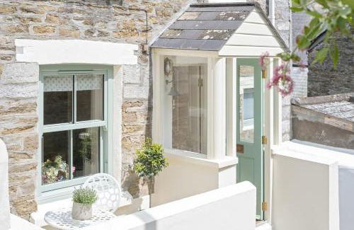 Polruan Maison | Enchanting Harbourside Cottage with Panoramic Views