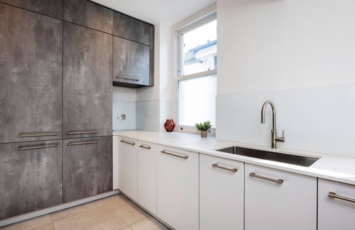 Belsize Appartement | Enchanting Light, by Veeve