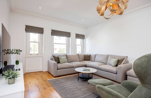 Belsize Appartement | Enchanting Light, by Veeve