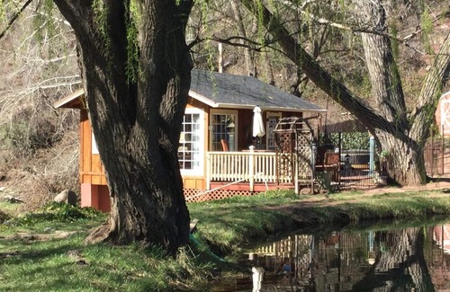 Payson Cottage | Cottage on the pond. Hot tub. Fall Special. Come watch the leaves change