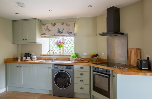 Duntisbourne Abbots Appartement | Enchanting Retreat at Gardener's Cottage: A Romantic Country Hideaway