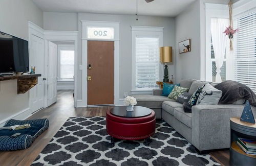 Raton Maison | Enchanting & Timeless | Welcome Pets & Families