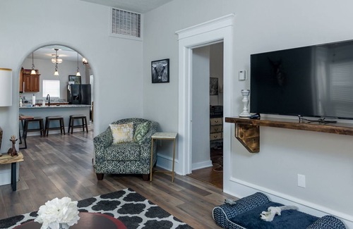 Raton Maison | Enchanting & Timeless | Welcome Pets & Families