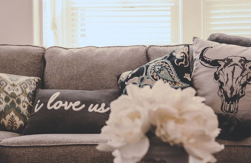 Raton Maison | Enchanting & Timeless | Welcome Pets & Families