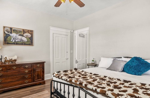 Raton Maison | Enchanting & Timeless | Welcome Pets & Families