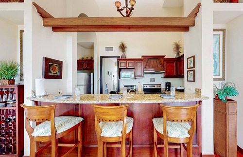 Esterillos Este Copropriété | Enchanting & tropical escape with pool, spacious balcony, W/D, & amazing views