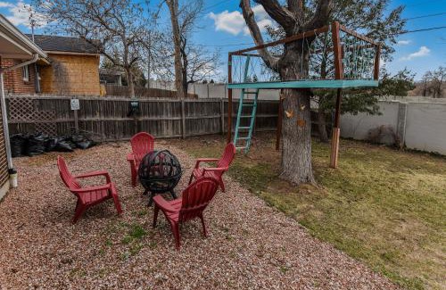 Southeast Maison | Enchanting Upper Unit with City Charm