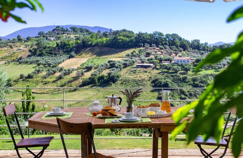 Tarano Villa | Enchanting Villa with Pool, Airco and WiFi close to Rome