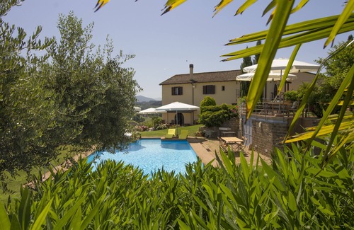 Tarano Villa | Enchanting Villa with Pool, Airco and WiFi close to Rome