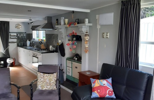 Furneaux Maison | Endeavour Inlet, The Pines, On the QCT track. 25min stroll to Furneaux Lodge