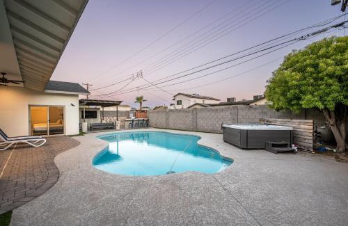 Scottsdale Estates Ten Maison | Endless entertainment and 1.5 miles from Old Town stay at Sunbaked Terrace