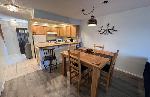 Fairfield Bay Copropriété | Endless Fun: Pools, Golf Courses, Bowling, Mini Golf, 100+ Miles of Trails!
