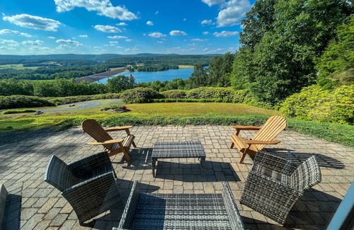 Lehighton Maison | Endless Lake Views, Amazing Sunsets overlooking a state park!