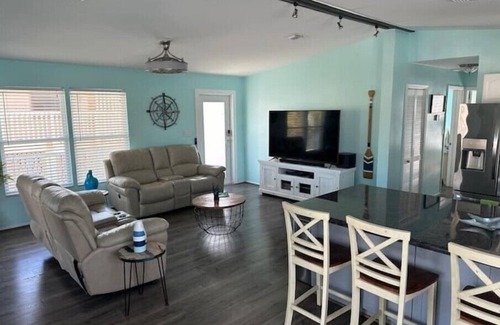 Cutthroat Harbor Estates Maison | Endless Summer Beach House