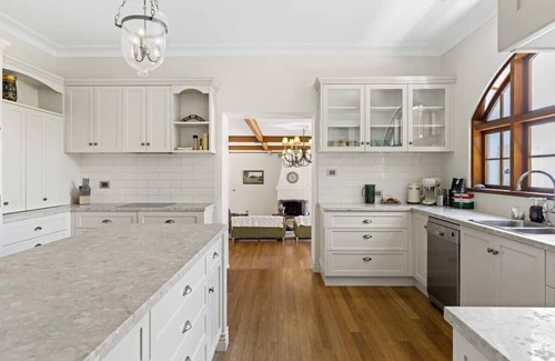 Black Hill Maison | Endless Summer Estate - Family Entertainer