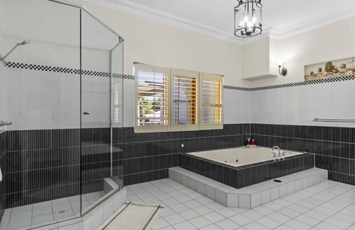 Black Hill Maison | Endless Summer Estate - Family Entertainer
