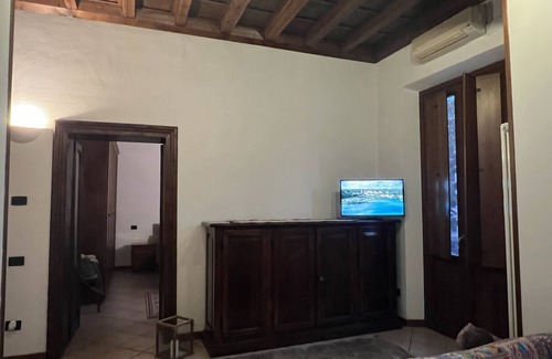 Mantua Appartement | Energetic apartment Walking distance to downtown Mantua and convenient to services