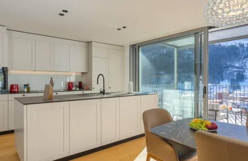 Engelberg Appartement | Engelberg Four Bedroom Superior Apartment With Mountain View and Terrace2