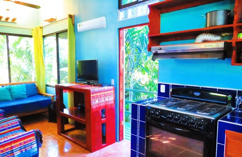 Pavones Maison | Profitez de 2 maisons sur 1 propriété luxuriante avec piscine privée, Casa Azul et Aloha, AC, WiFi