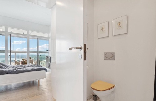 Aarhus C Appartement | Enjoy a beautiful vacation by the sea in this inviting vacation apartment.