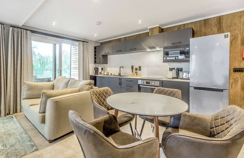 North Stoke Chalet De Ski | Enjoy a break in the Mill Pond Premier Lodge.