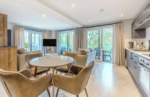 North Stoke Chalet De Ski | Enjoy a break in the Mill Pond Premier Lodge.