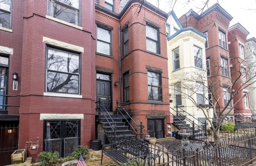 Capitol Hill Appartement | Profitez d'une expérience classique Capitol Hill à seulement 5 pâtés de maisons du siège du pouvoir.