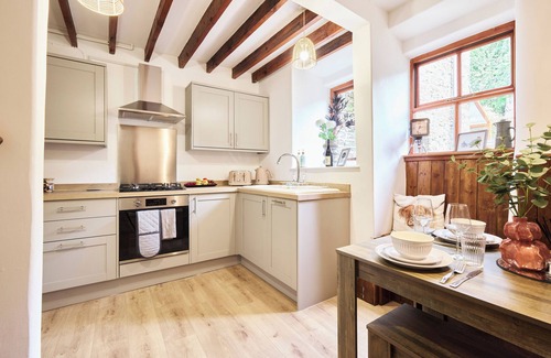 Oakworth Maison | Enjoy a comfortable stay at The Old Shuttleworks. A stylish, modern, home from home by Above Rubies in Oakworth, West Yorkshire. Famous for The Railway Children! Near Haworth and Brontë country!