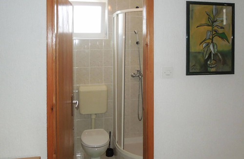 Martinscica Appartement | Enjoy a great vacation in this vacation apartment in excellent location on the beach.