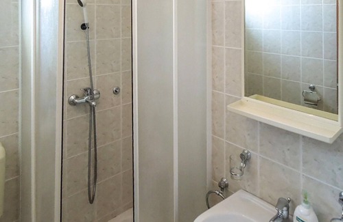 Martinscica Appartement | Enjoy a great vacation in this vacation apartment in excellent location on the beach.