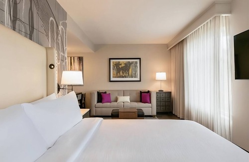 Berkeley Heights Hôtel | Enjoy a Hassle-Free and Suiting Stay! Indoor Pool, Free Breakfast, Parking!