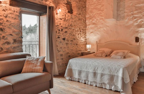 Saint-Fortunat-sur-Eyrieux Maison | Enjoy a magnificent mountain panorama in this luxury vacation home with pool and sauna.
